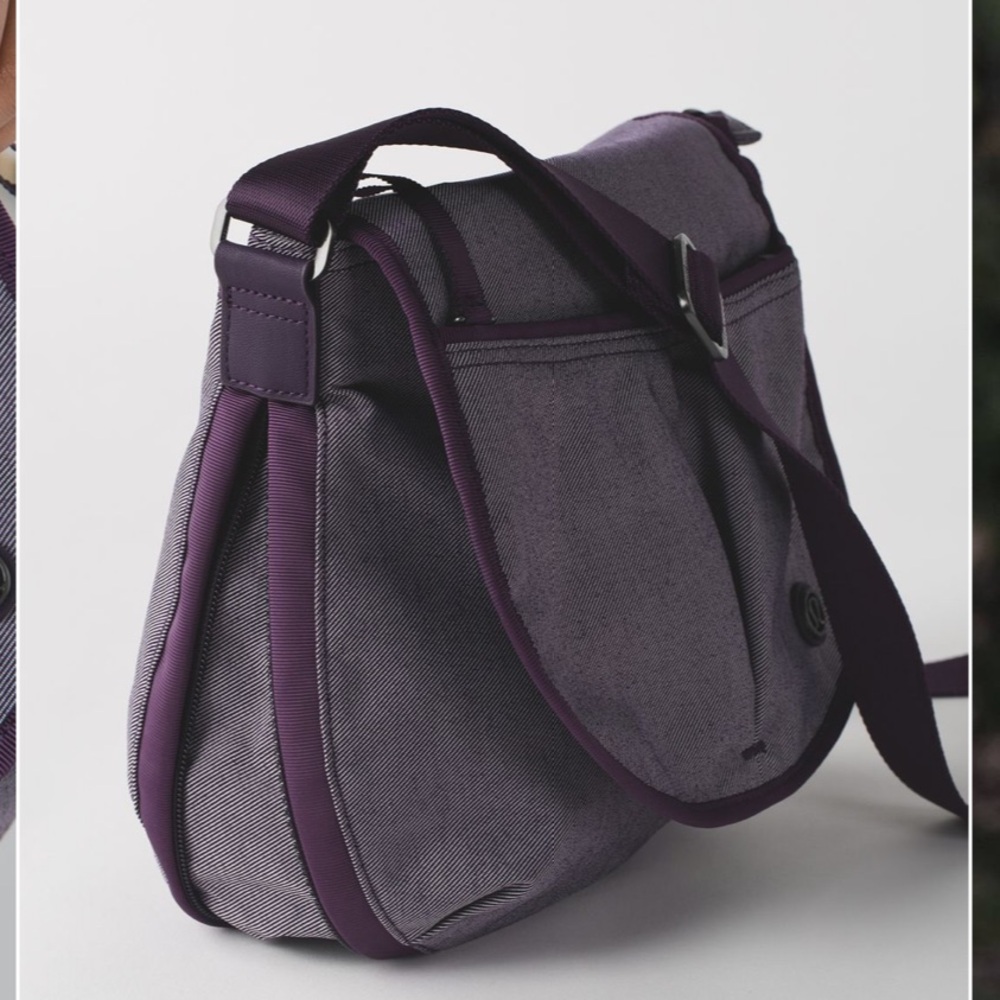 Lululemon The Essentials Crossbody Bag Gray Purple Denim EUC - Picture 3 of 9